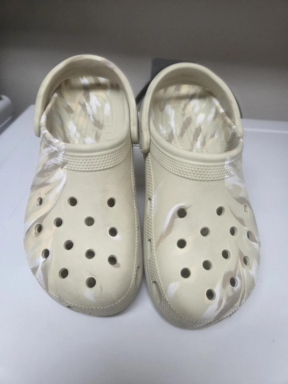 Crocs Classic Clog - Beige Marble